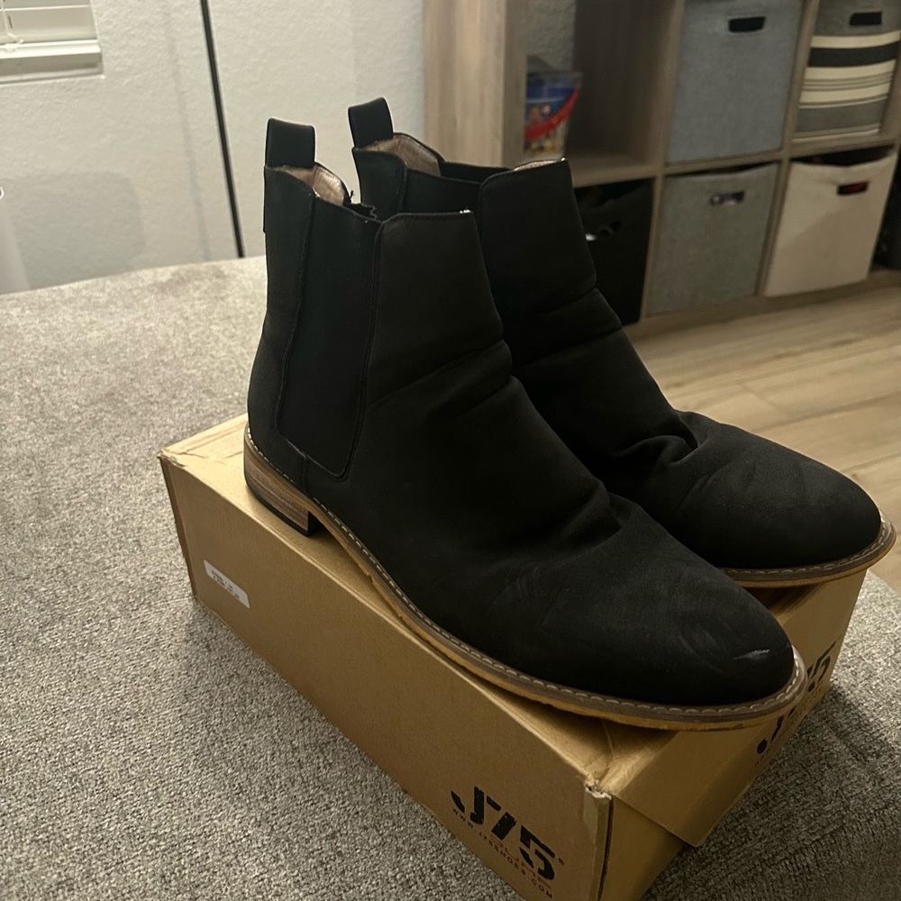 Black Chelsea Boots J75